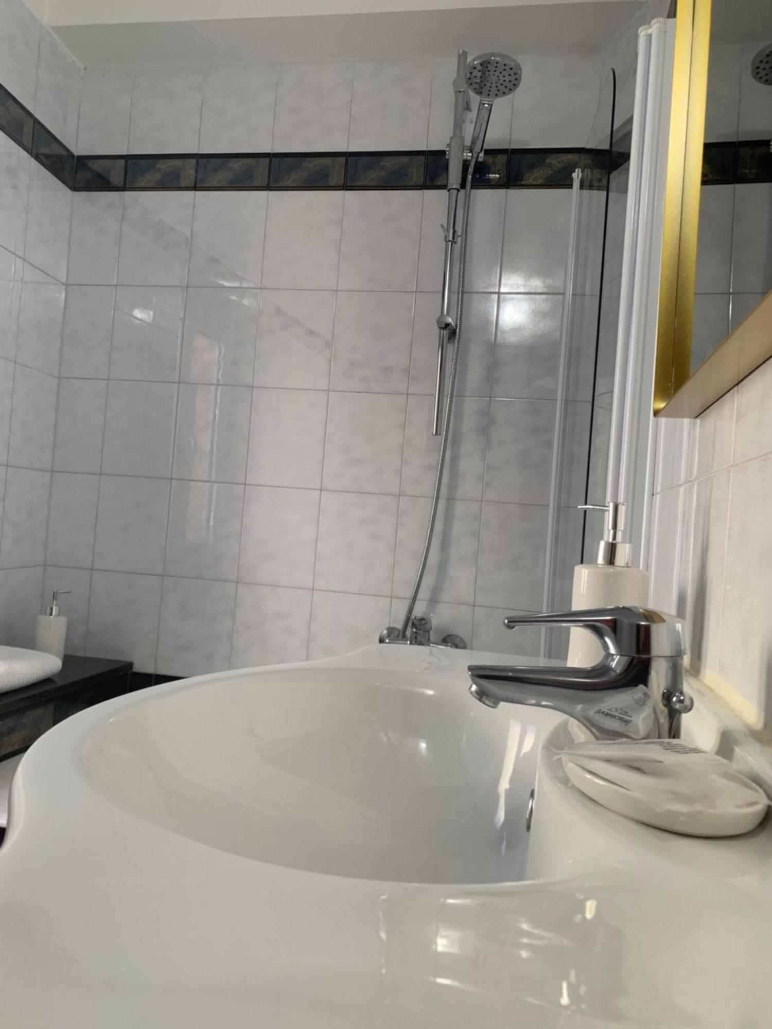 Apartamento The First Colombo Brignole XX Settembre Génova Exterior foto